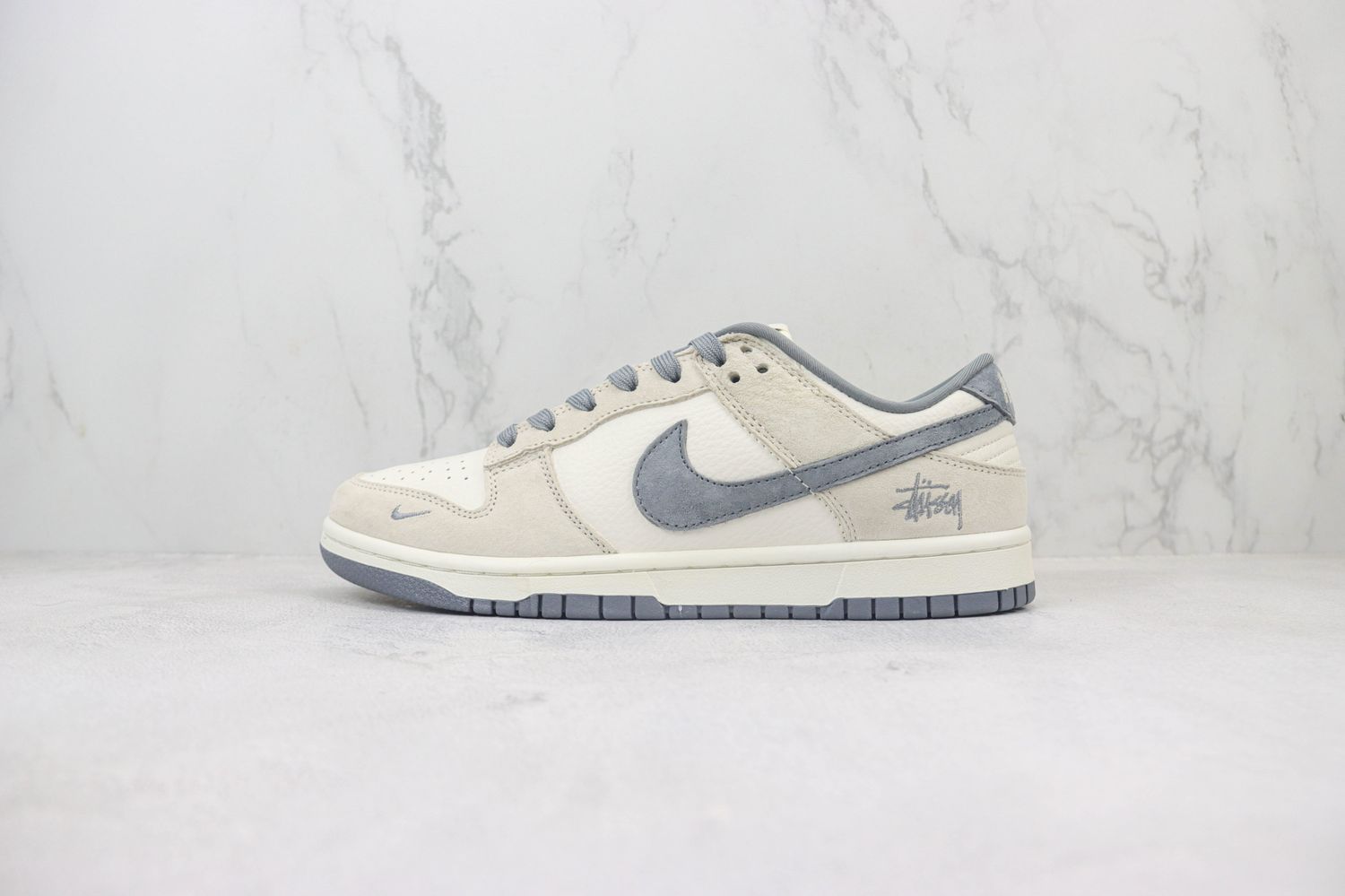 Nike SB Dunk Low x Stussy 137