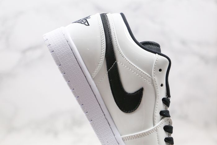 Jordan 1 Low White Black Patent (GS)