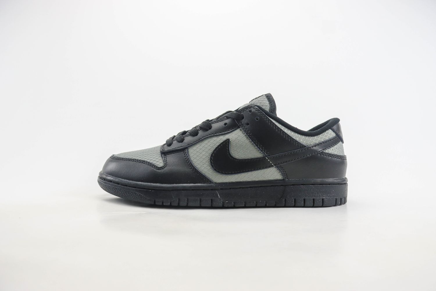 Nike Dunk Low Retro SE Men's Winterized Shoes