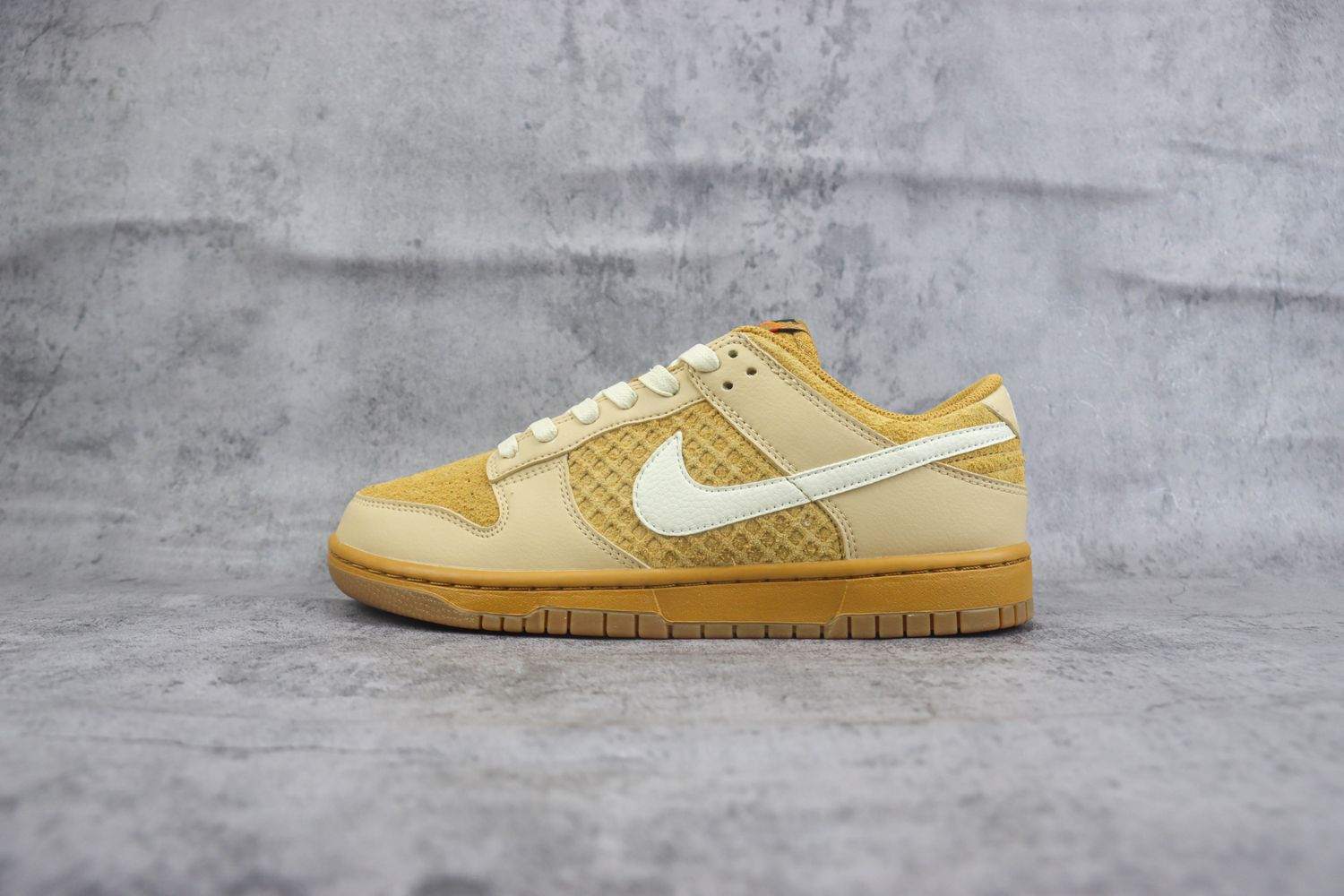 Nike SB Dunk Low "Waffles"
