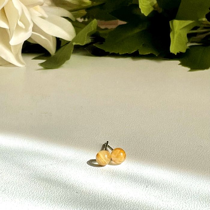 Алтан үст болор ээмэг