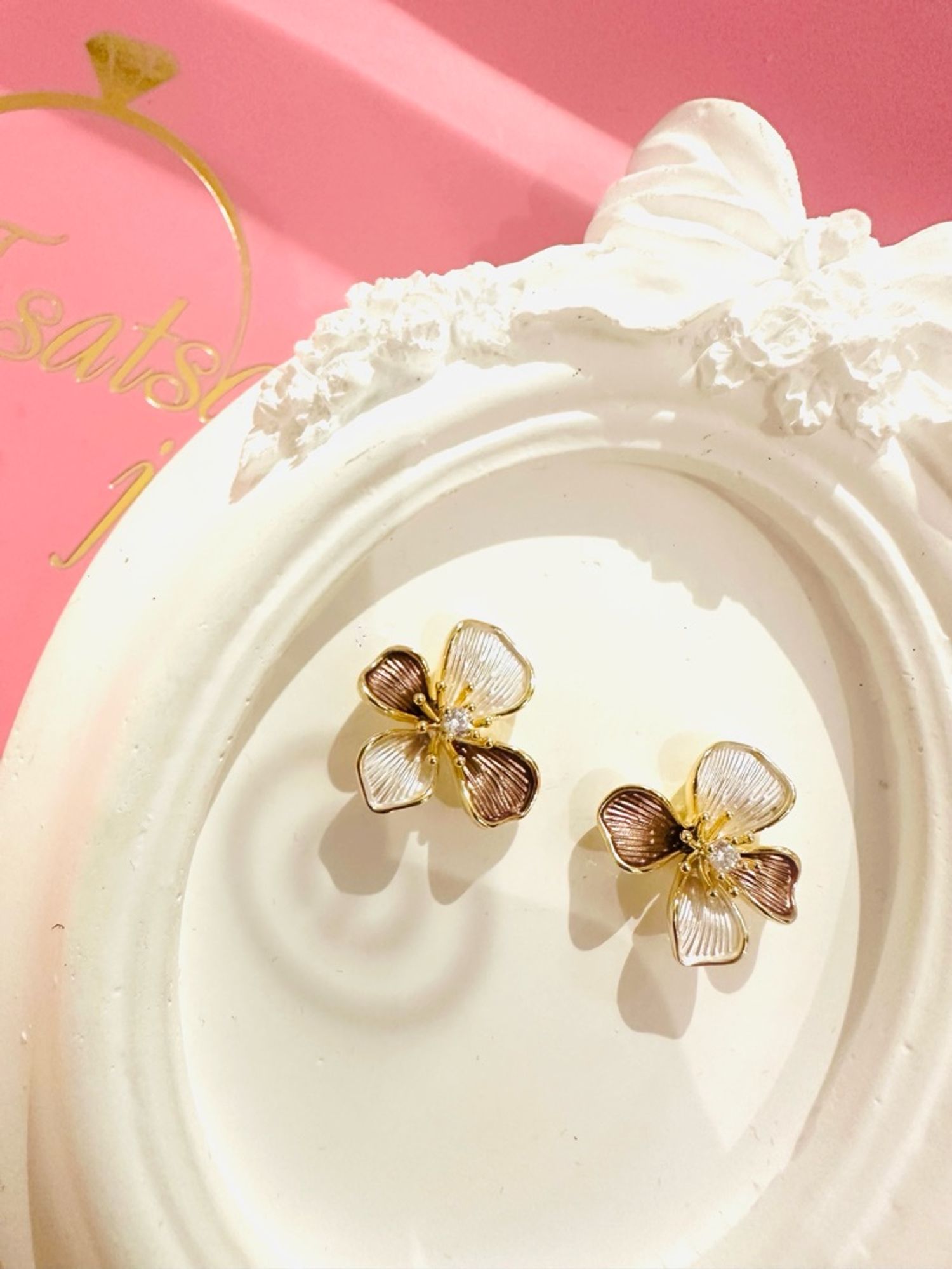 Цэцэгтэй ээмэг