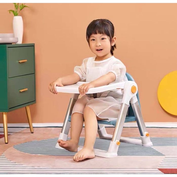 Folding booster seat 