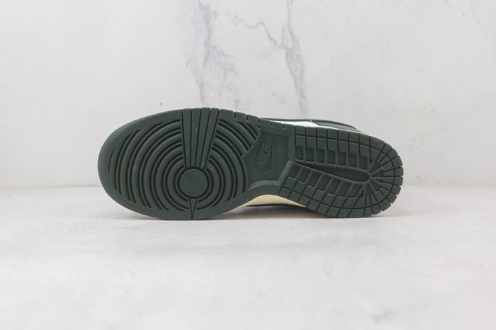 NK Dunk Low "Vintage Green" 
