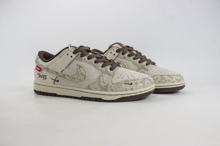  Nike SB Dunk Low x supreme 26
