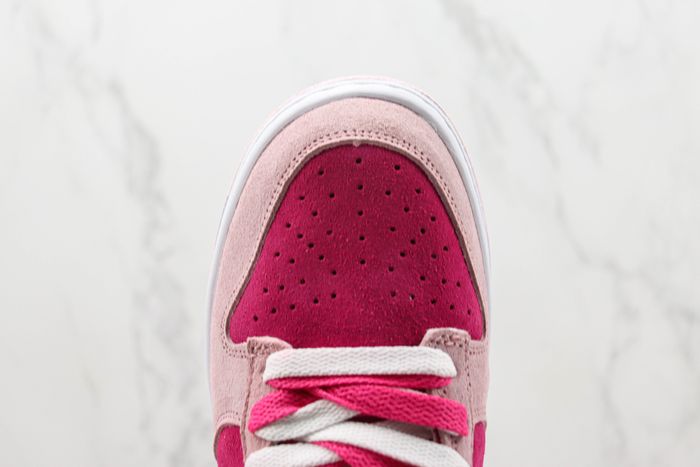 Nike Dunk Low X Barbie