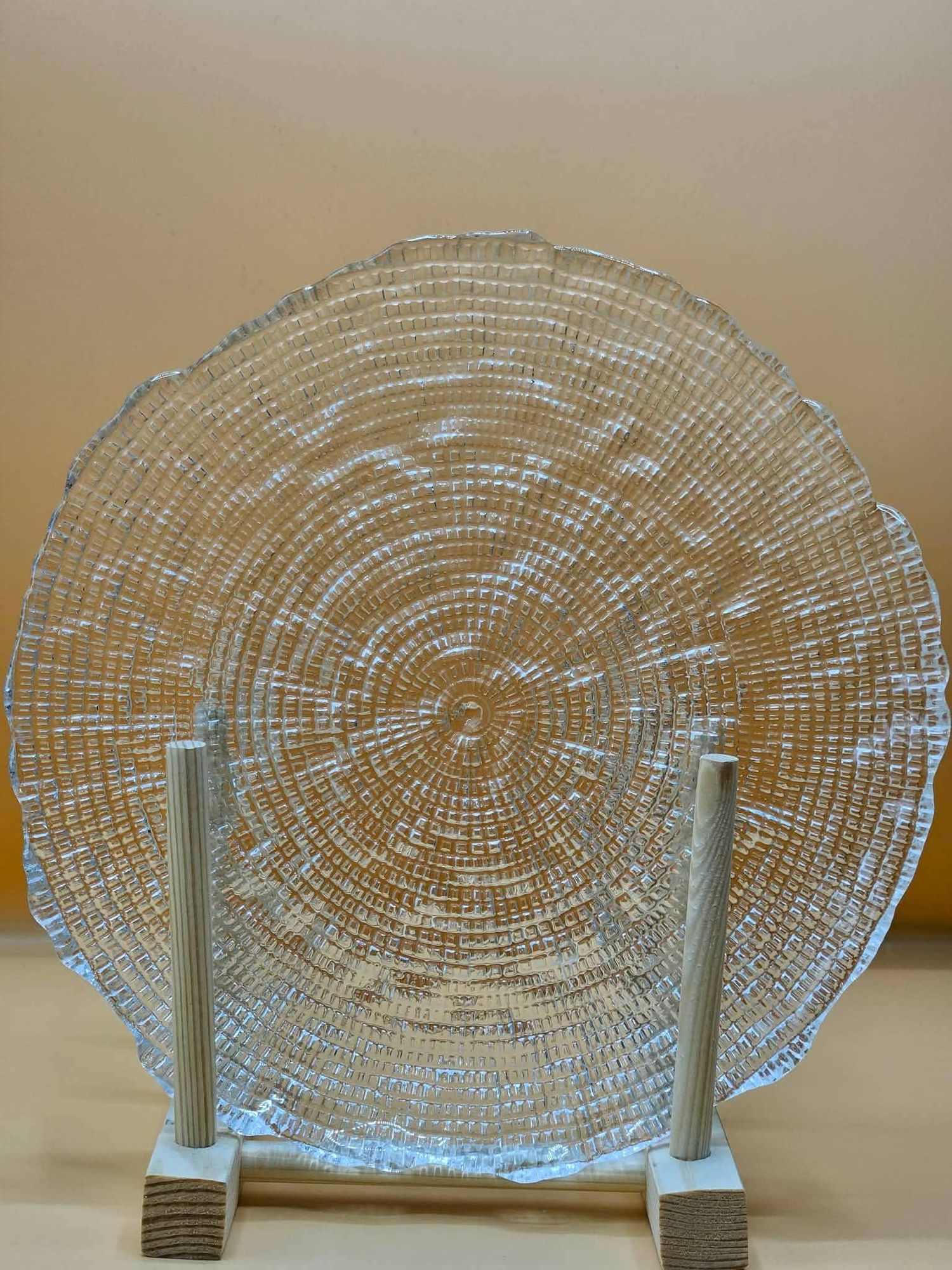 Шилэн таваг дунд