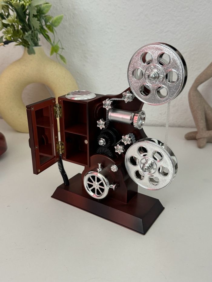 Кино тоглуулагч - Эгшигт хайрцаг