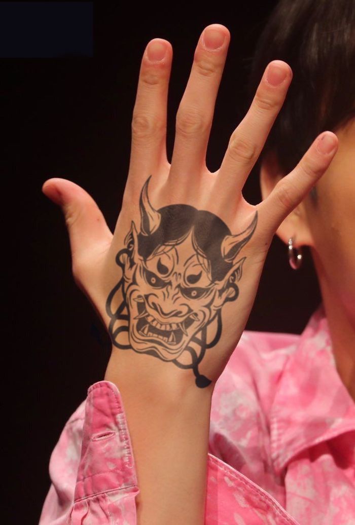 Эрэгтэй гарны Усан шивээс