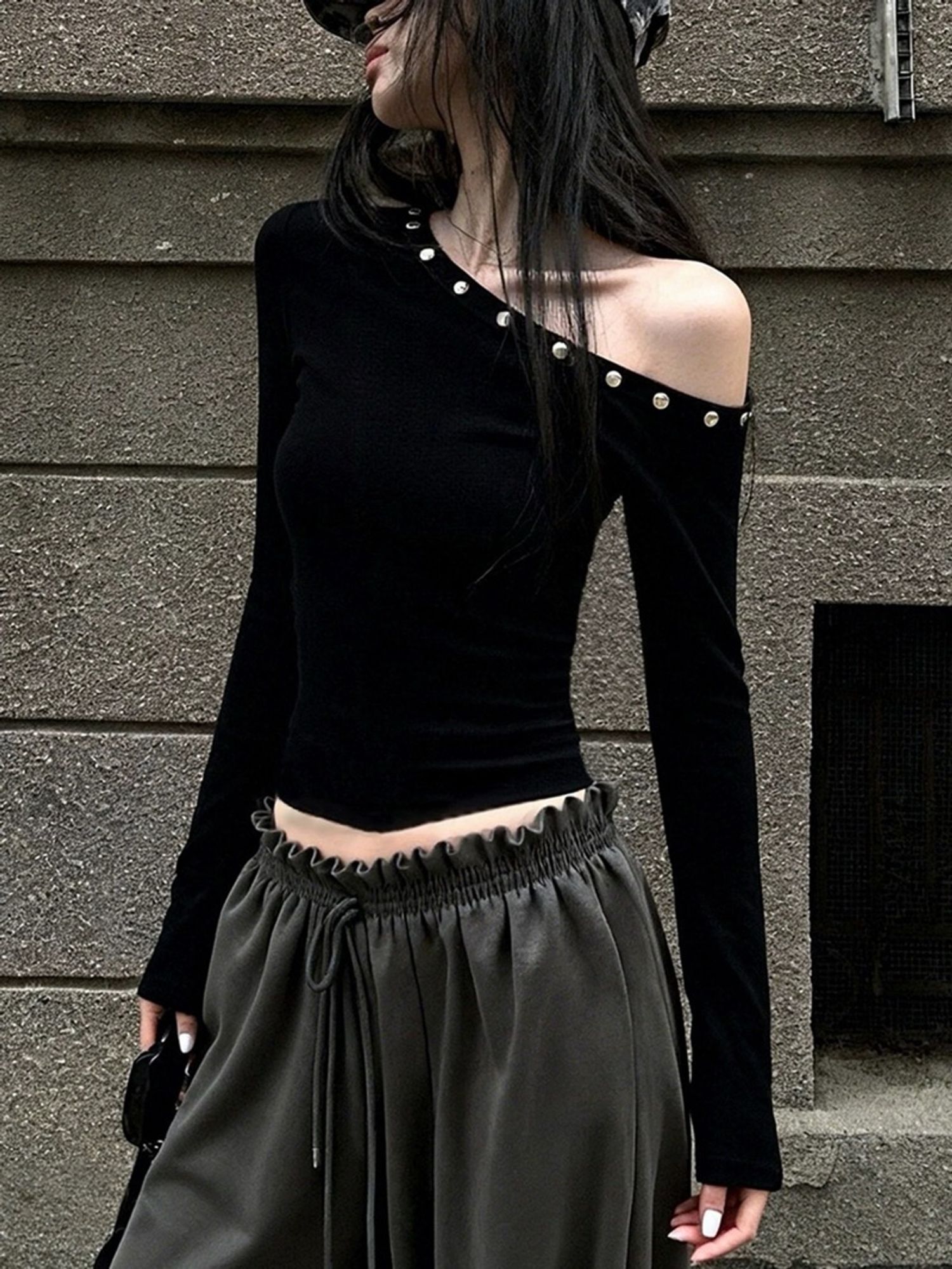 Off shoulder sweater 