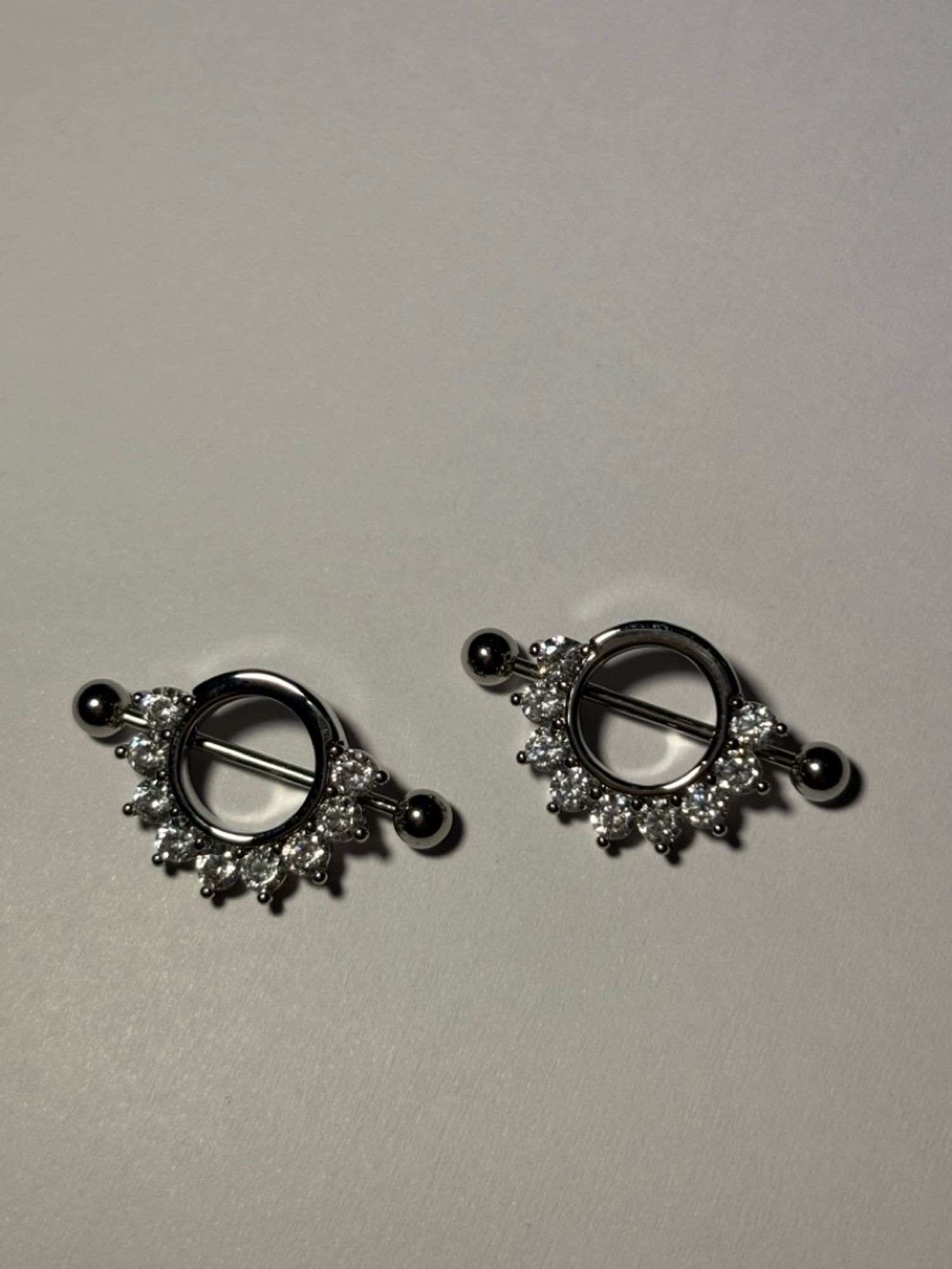 Хөхний ээмэг