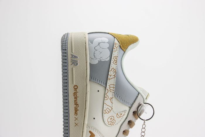 Nike Air Force 1 Low x kaws 06