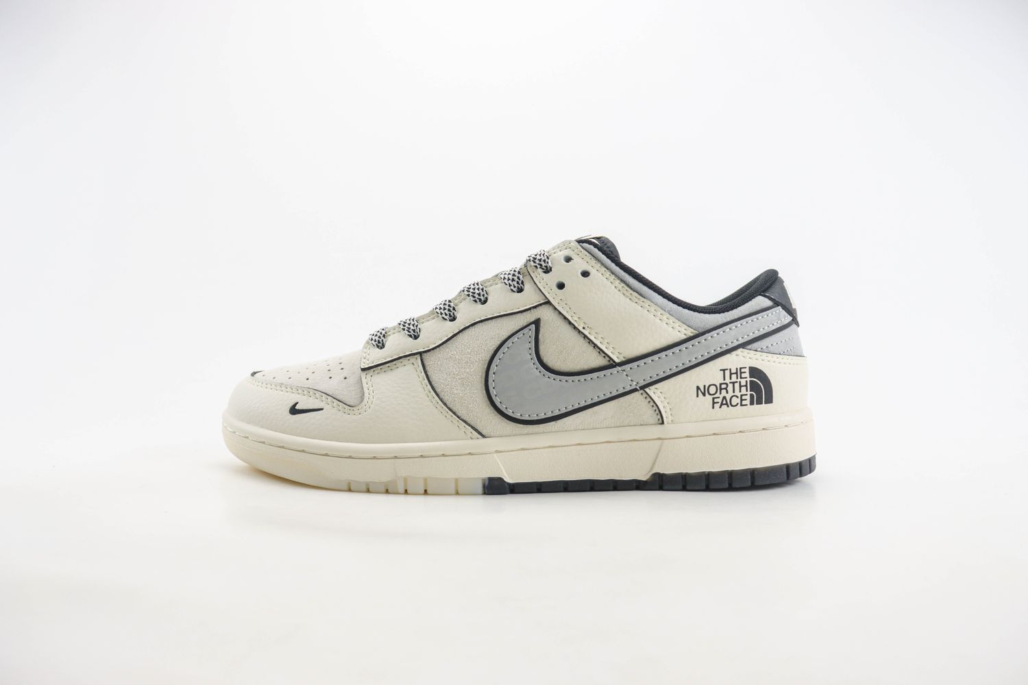 Nike SB Dunk Low x The North Face 12