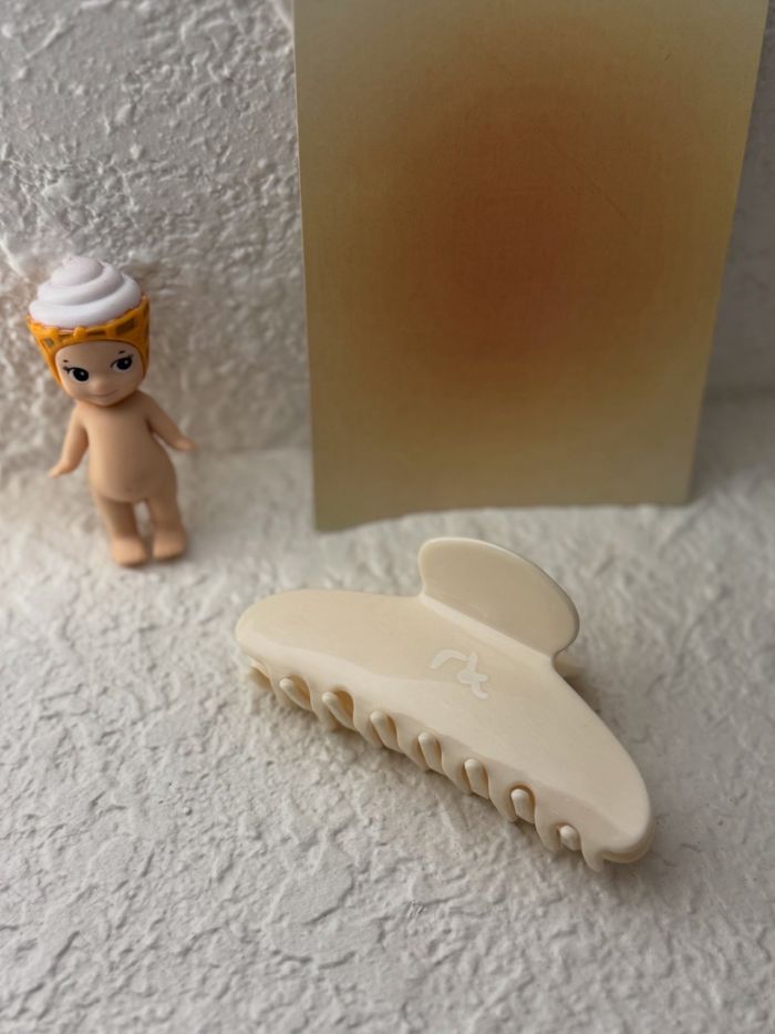 Rk Hair Clip in Vanilla