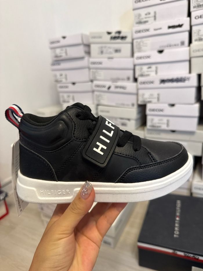 Tommy Hilfiger гутал