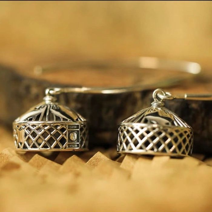 Монгол ээмэг  