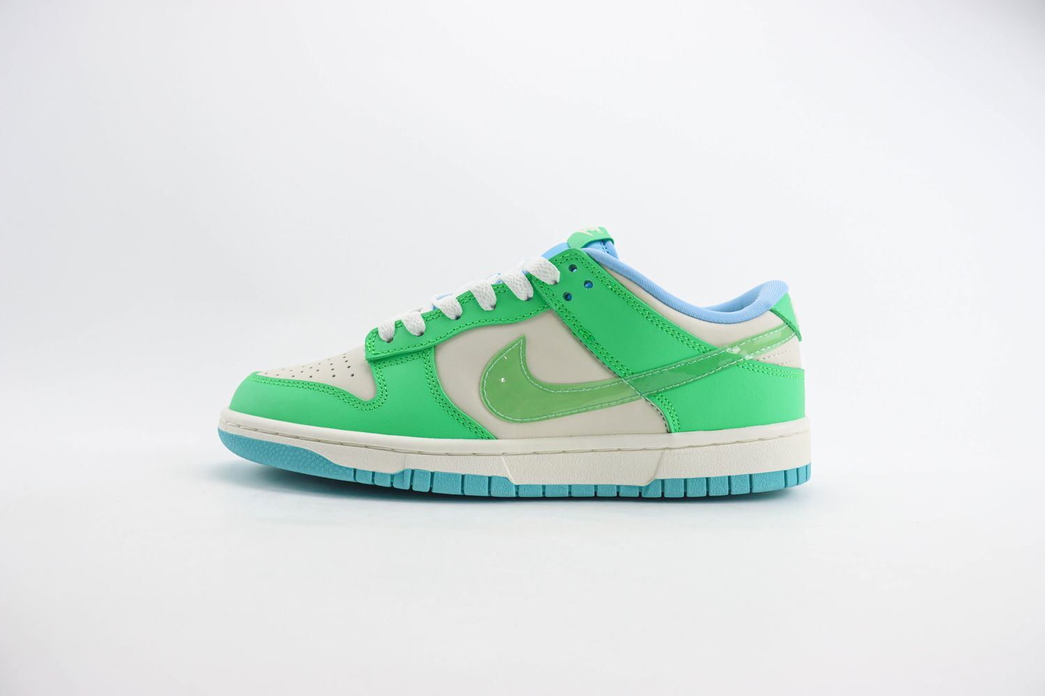 Nike Dunk Low Retro Green Shock