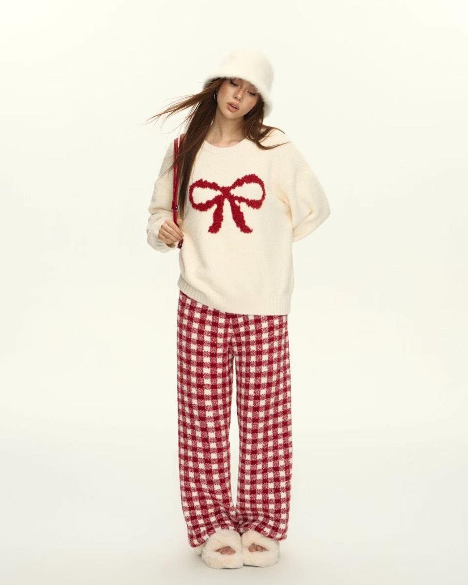 Эмэгтэй гэрийн зөөлөн, дулаан, сайн чанарын материалтай хувцас