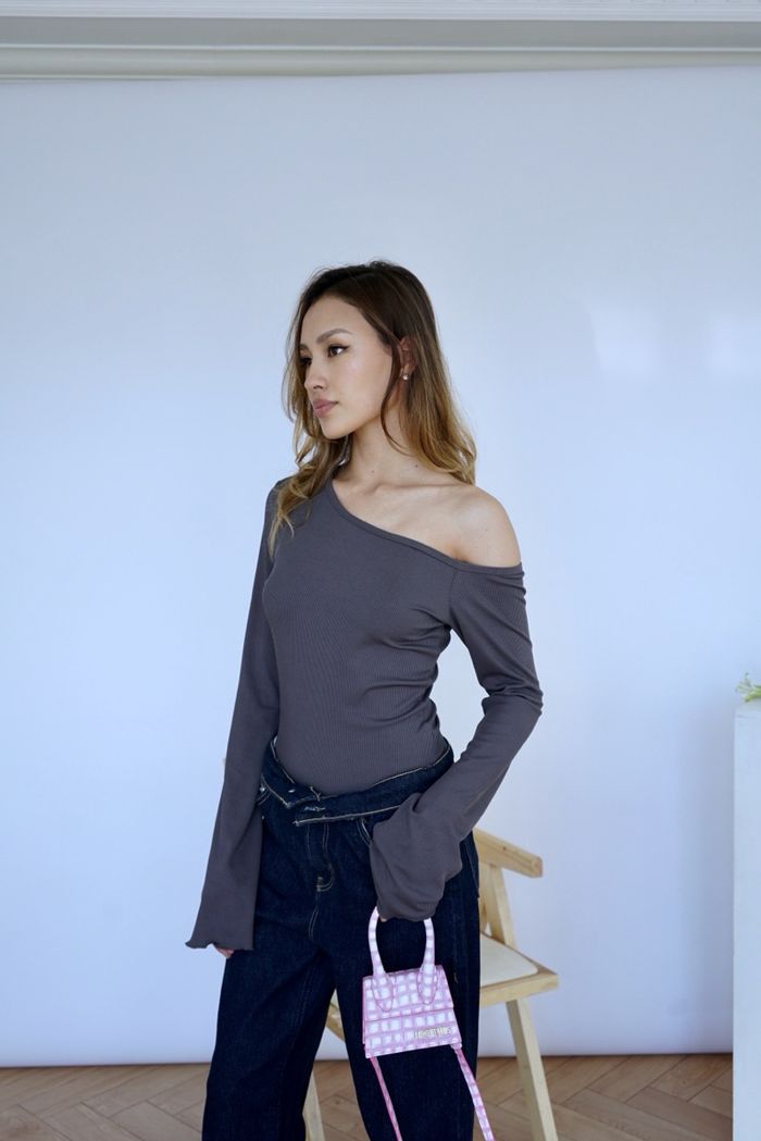https://cdn.zochil.shop/2855a718-c5e1-4742-9c85-399d85280bdd_t700.jpg