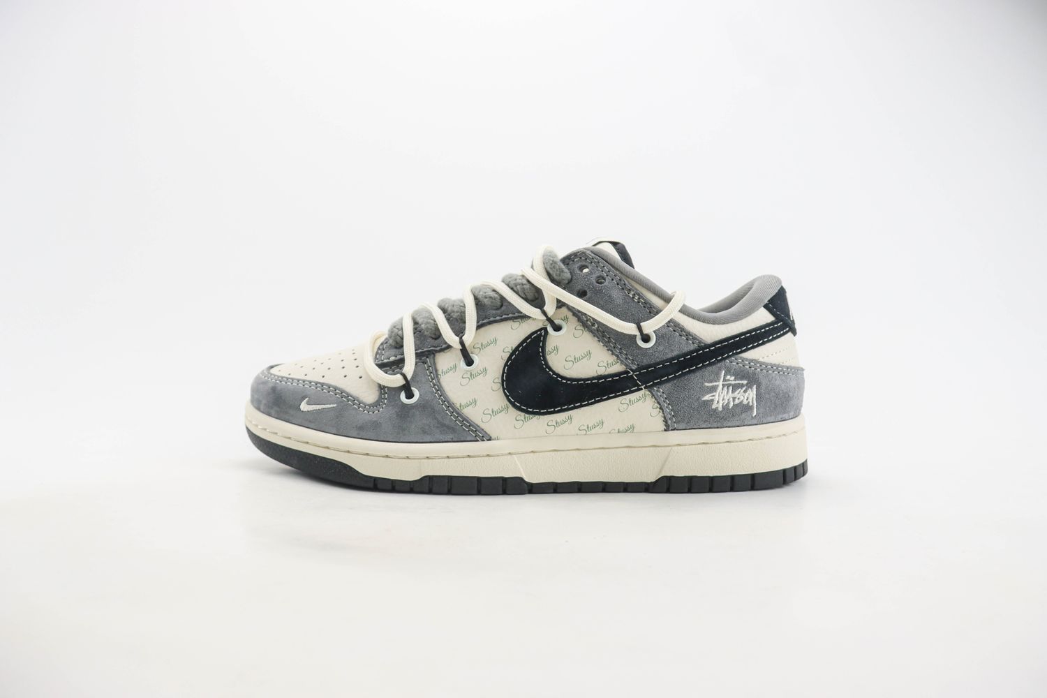 Nike SB Dunk Low x Stussy 75 