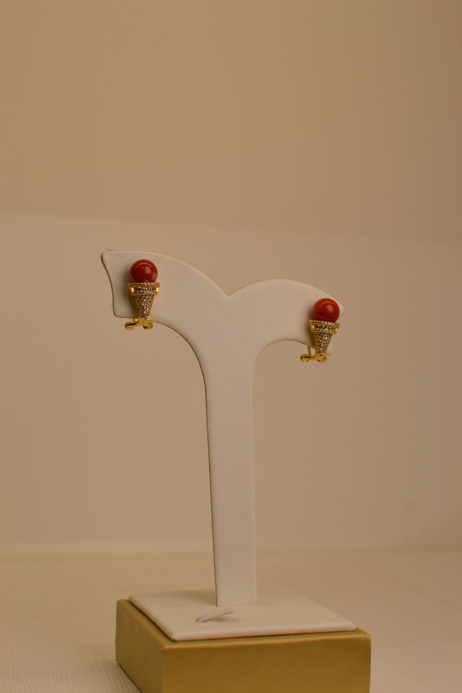 Ака шүрэн ээмэг