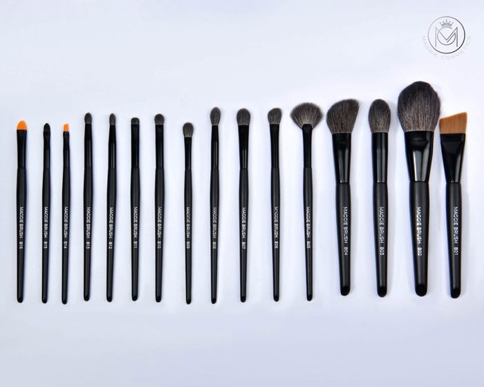 MAGGIE BRAND BRUSH SET 