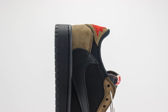 Travis Scott x Air Jordan 1 Low OG 18