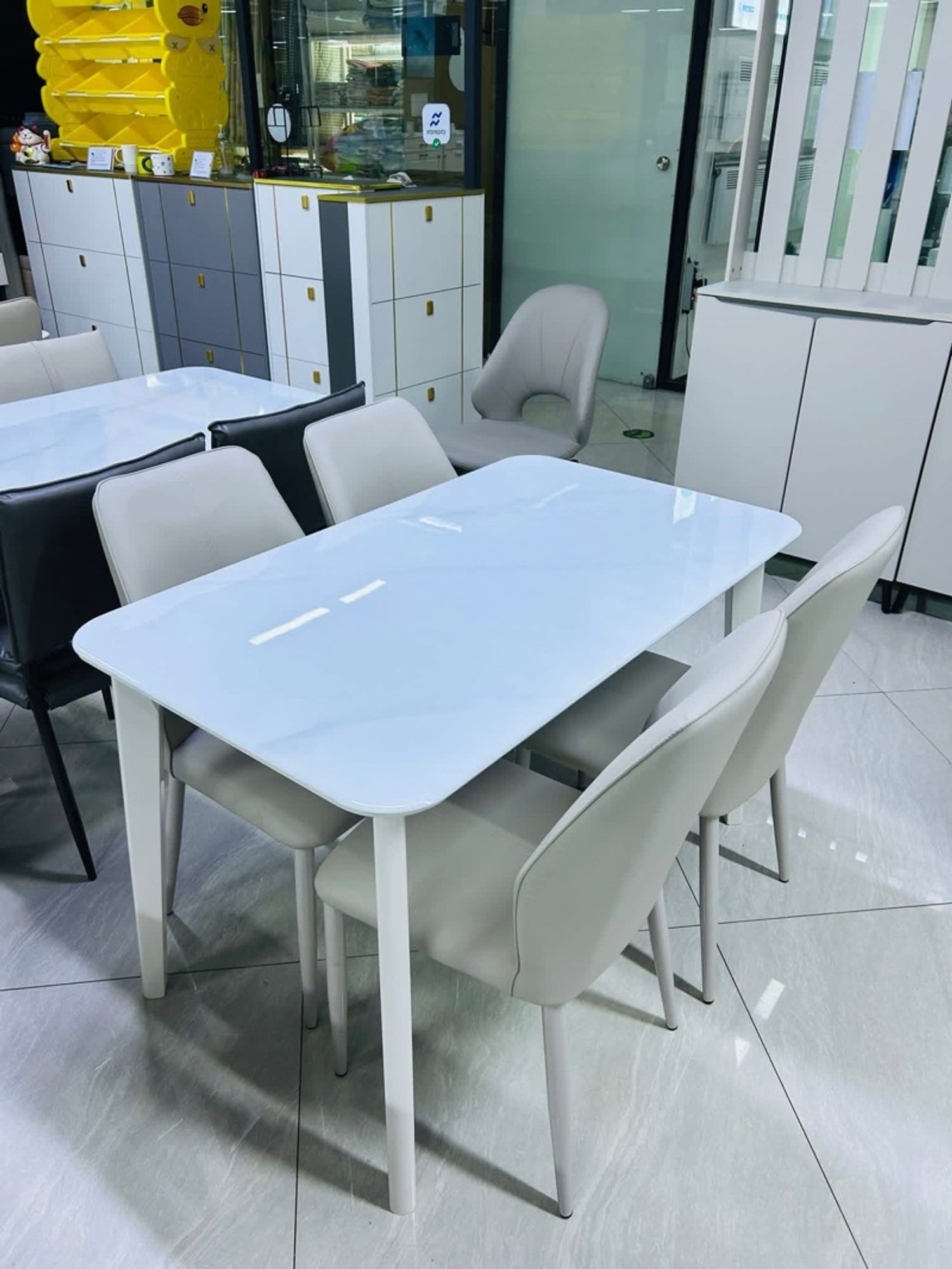 жижиг ширээ сандал 