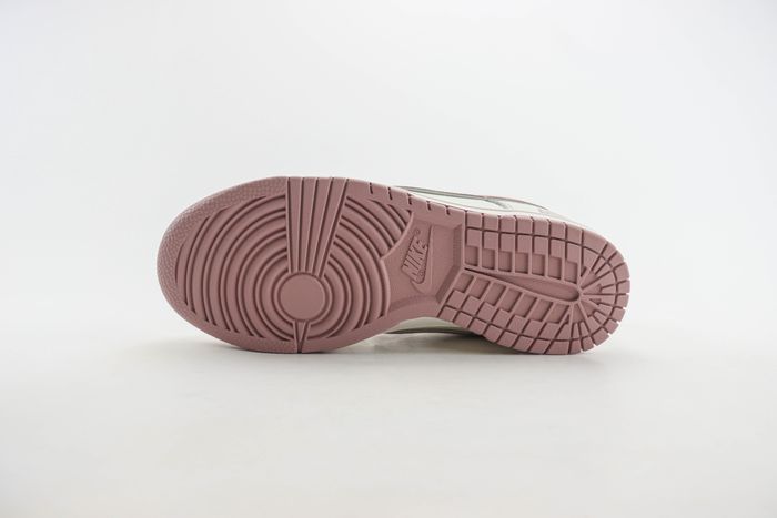 Nike SB Dunk Low x supreme 99