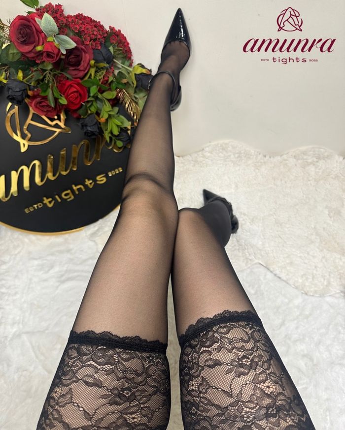 Наалддаг хар чулки