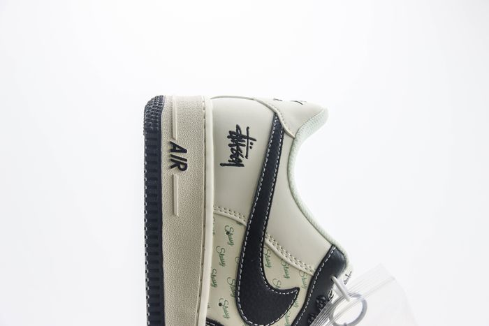 Nike Air Force 1 Low x Stussy 32