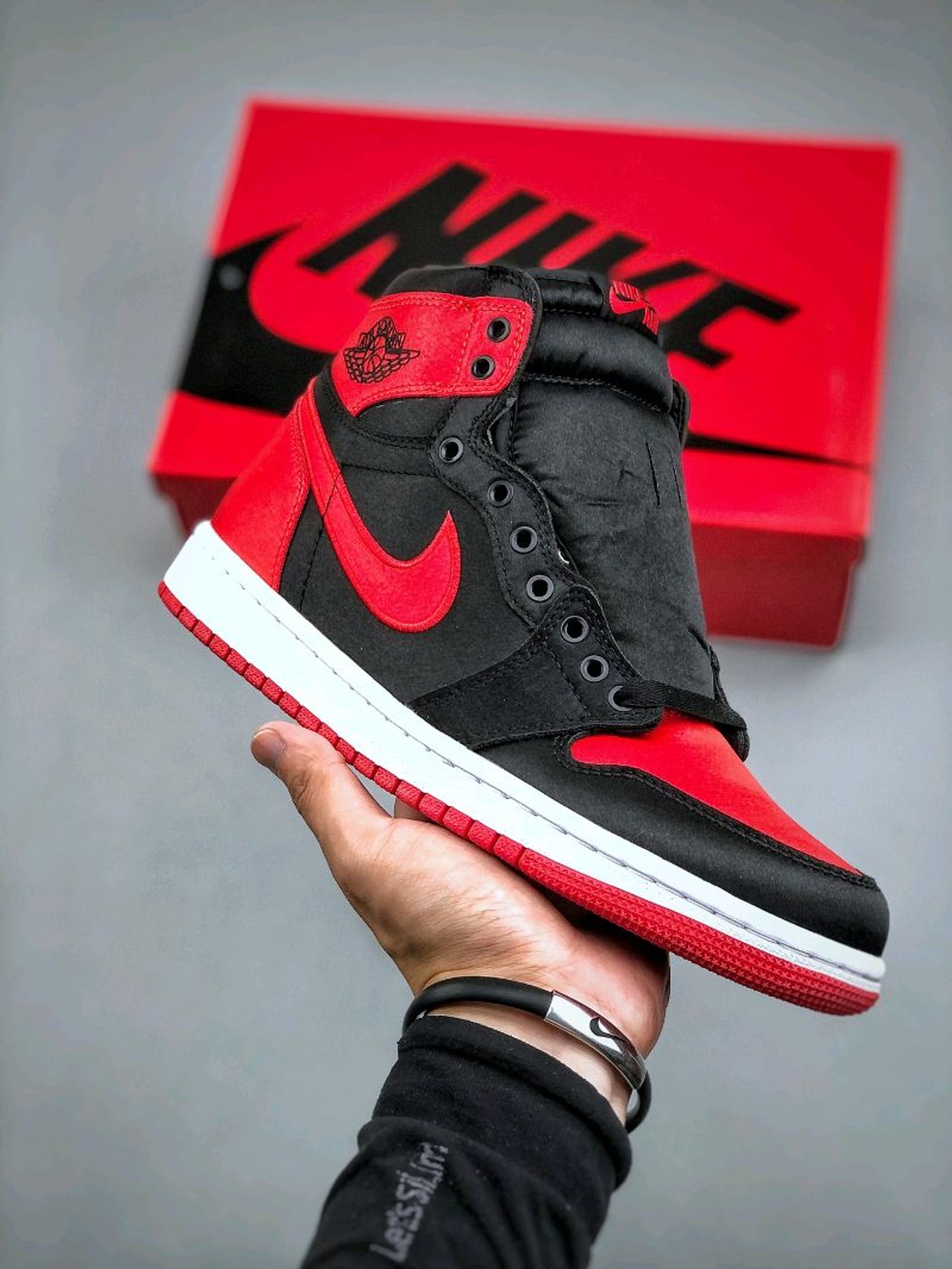 Air Jordan 1 High "Satin Bred