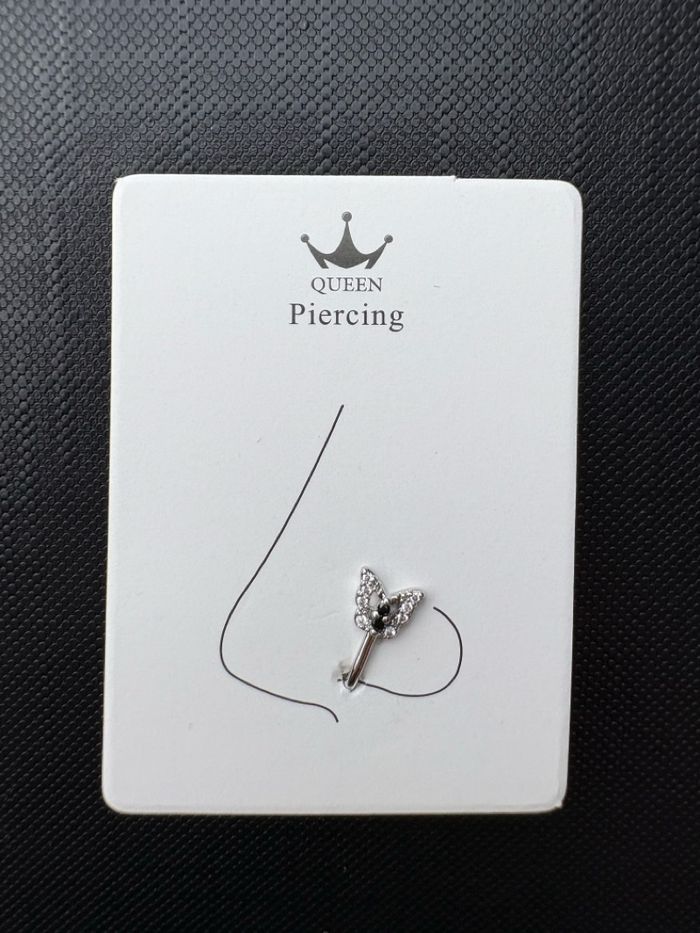 Хамрын хавчдаг ээмэг