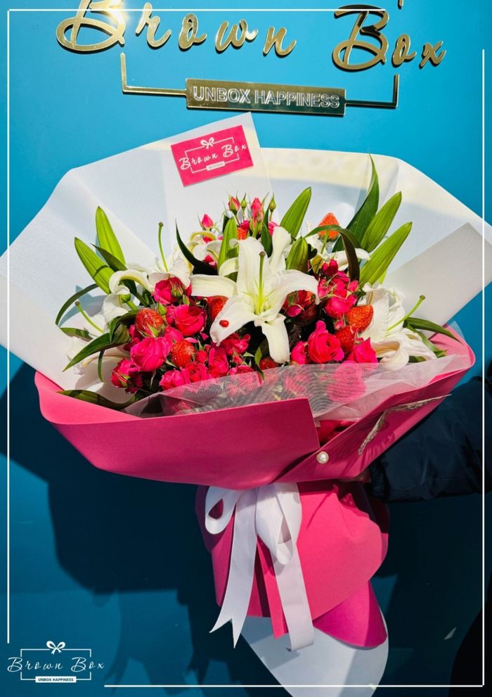 Лили, мини сарнайтай гүзээлзгэнэ