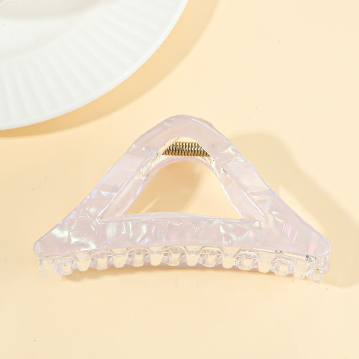 Triangle claw clip