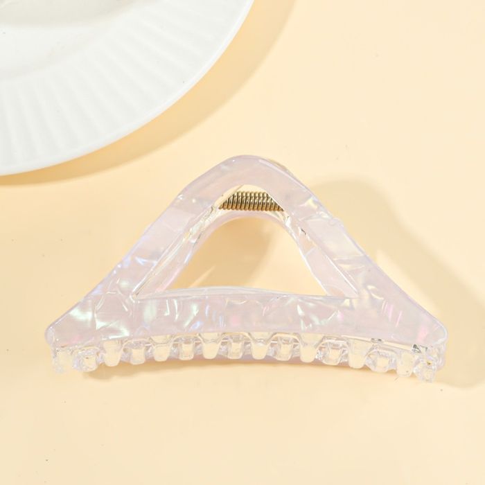 Triangle claw clip