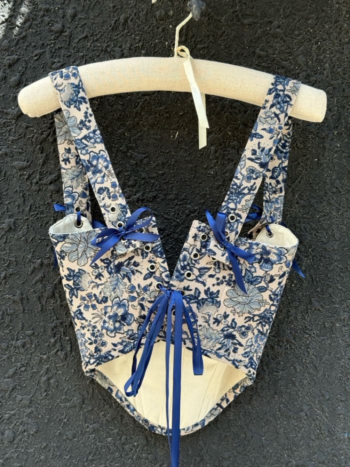 ‘Porcelain’ underbust corset 