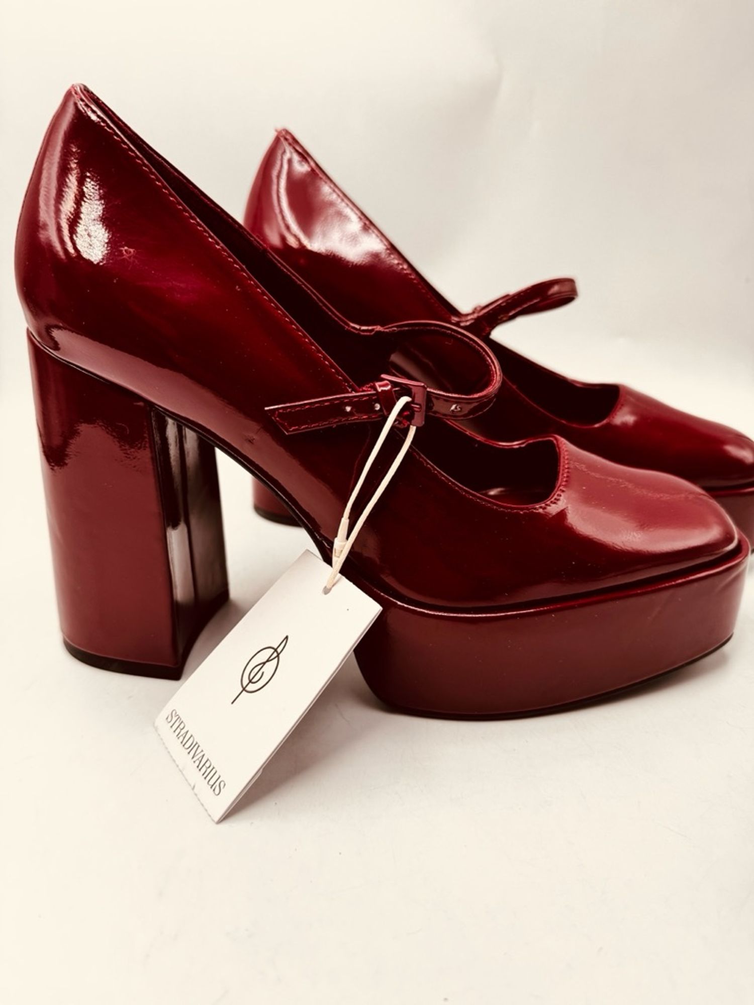 Stradivarius wine Platform