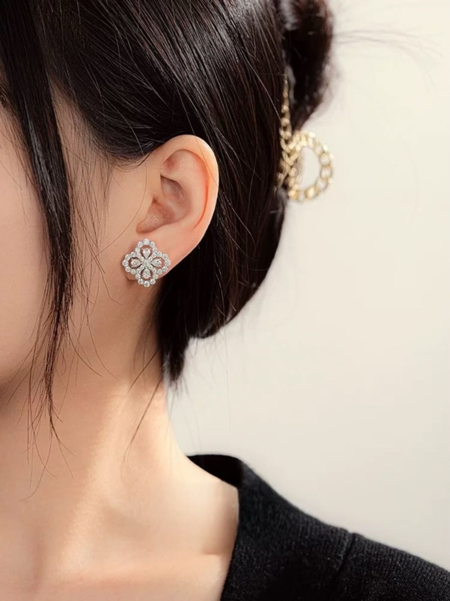 Мөнгөлөг ээмэг зүүлт хос