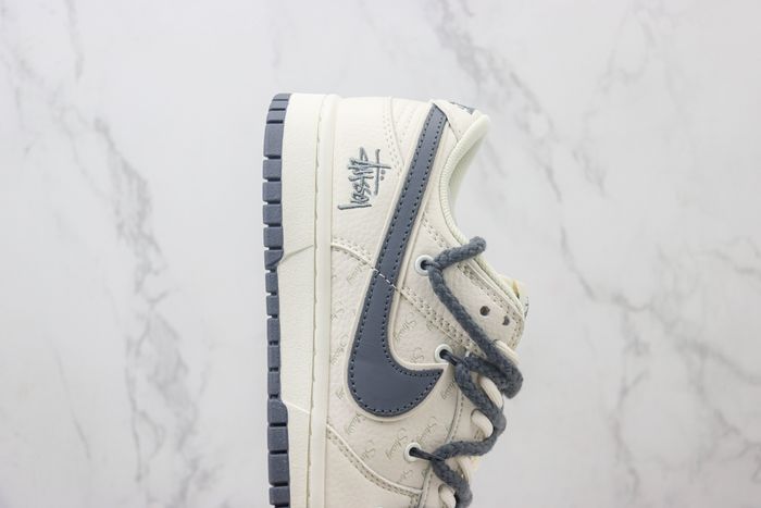 SB Dunk Low x Stussy 139