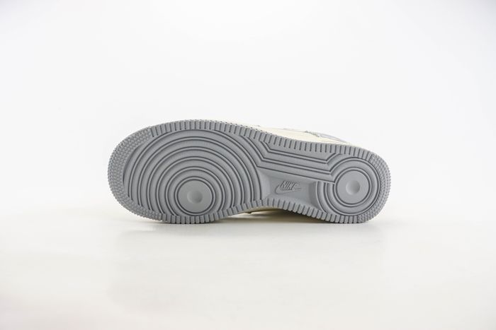 Nike Air Force 1 Low x DIOR 13