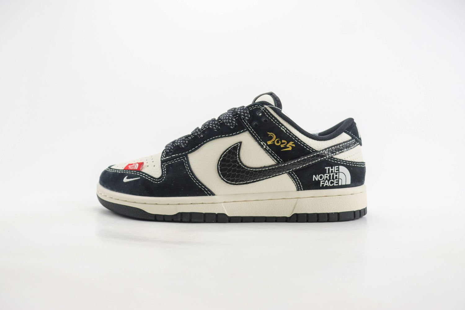 Nike SB Dunk Low x  The North Face 22