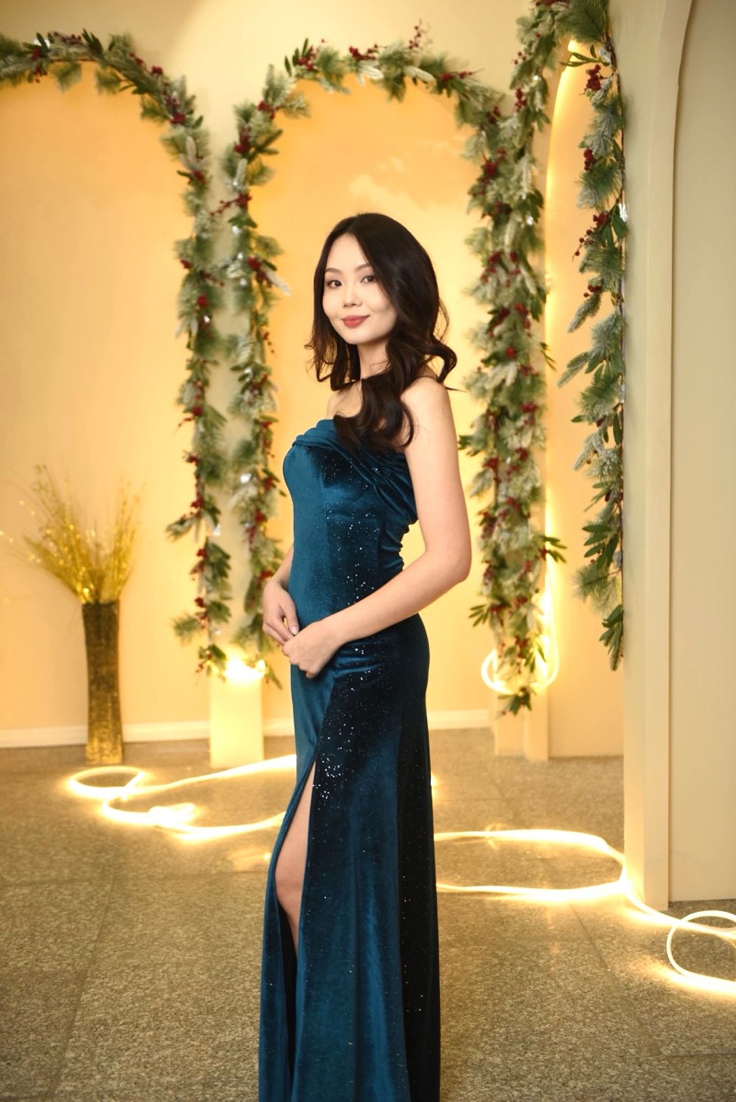 Номин ногоон урт хамбан даашинз