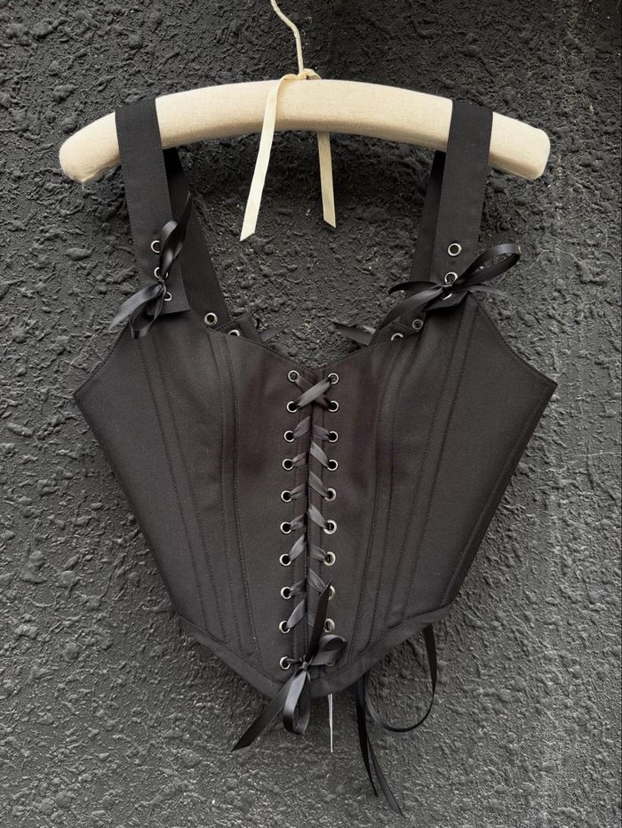 ‘Lilith’ full black corset 