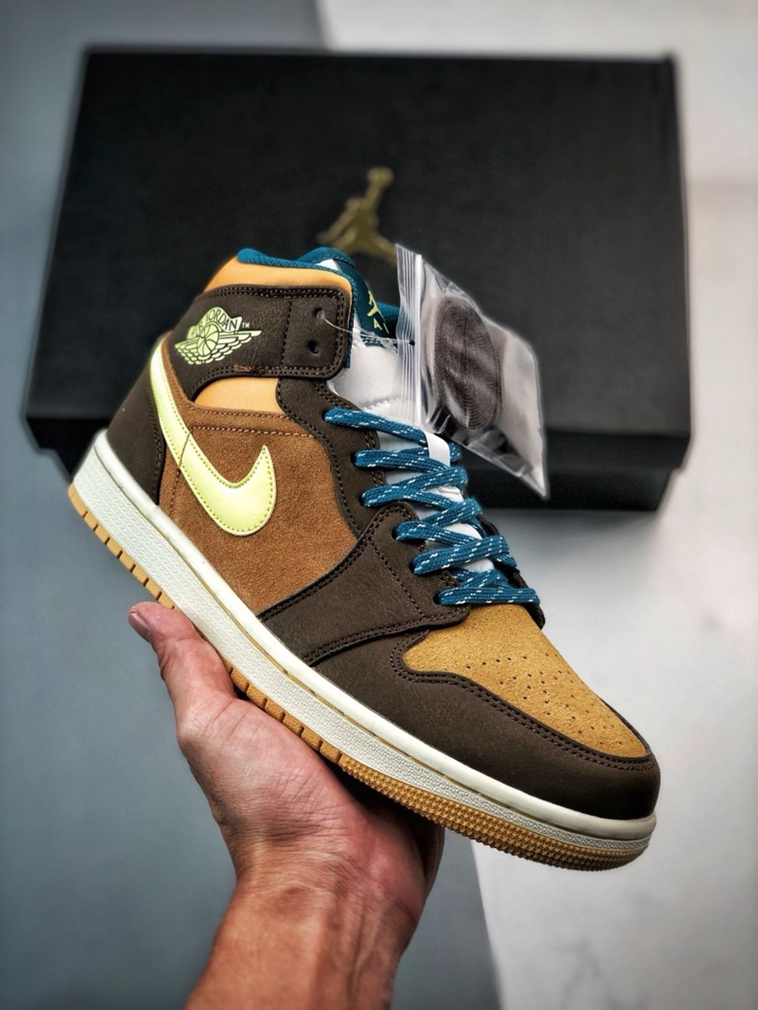 Air Jordan 1 Mid SE “Cacao Wow”