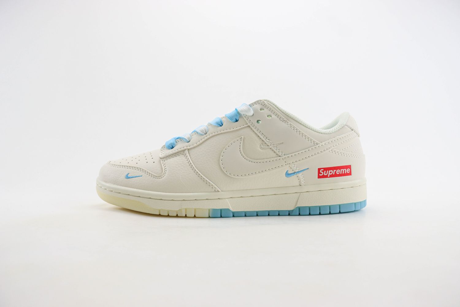 Nike SB Dunk Low x supreme 85