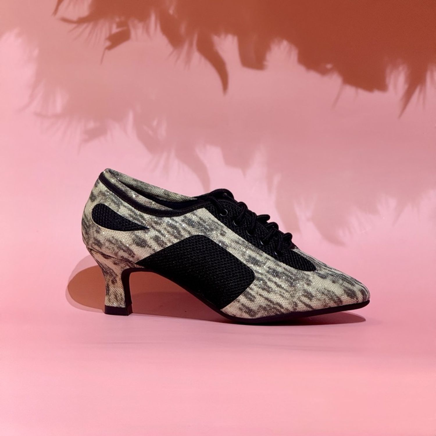 Бүжгийн гутал 