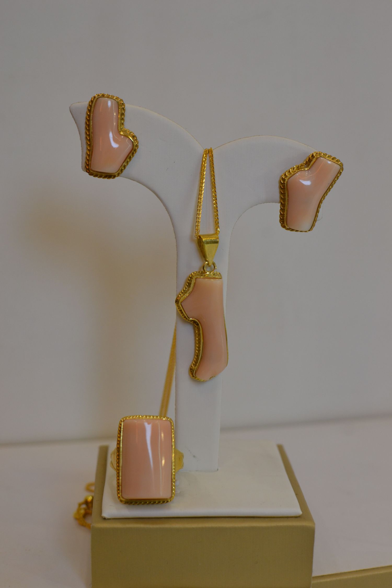 цагаан шүрэн хос