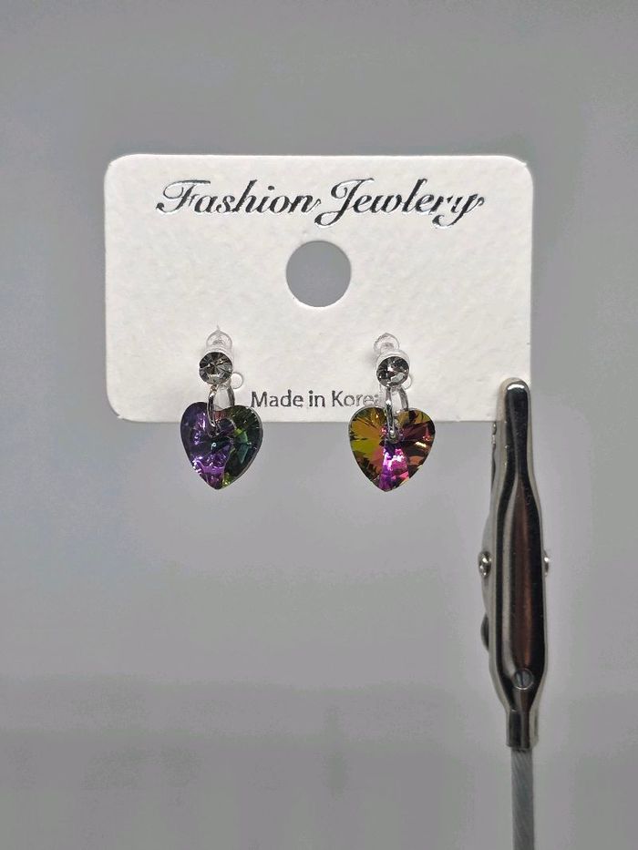 Хавчдаг ээмэг