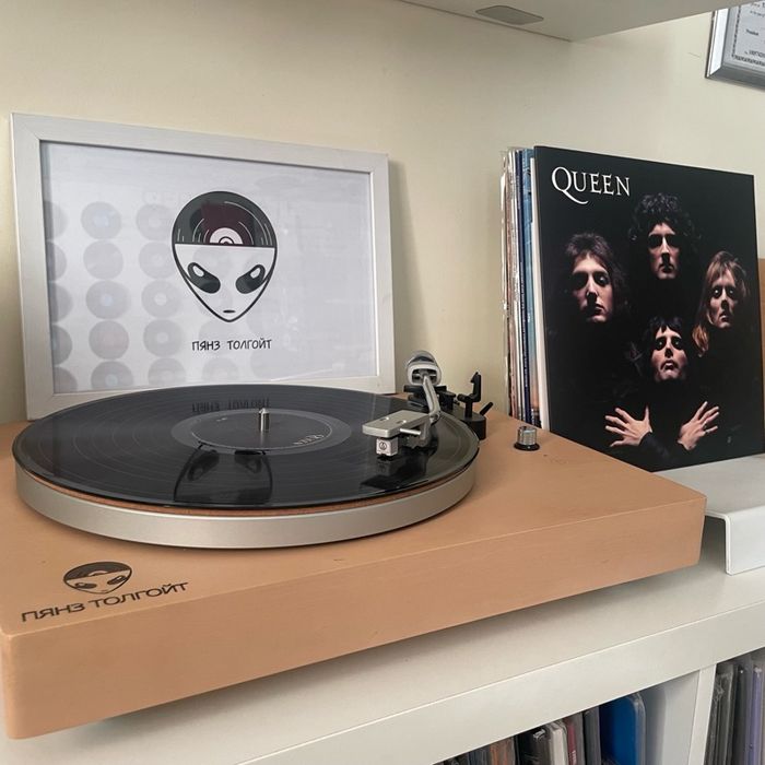 Queen - 50th year Hits